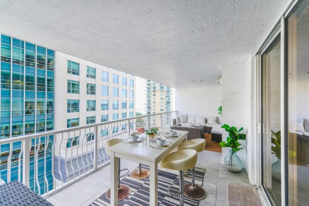 Fantastic 2/1 @brickell With Pool * Miami